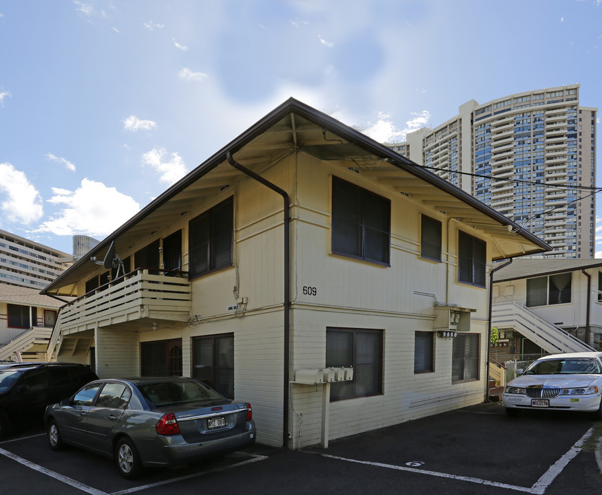 607 Coolidge St in Honolulu, HI - Building Photo