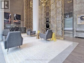 330 Richmond St W in Toronto, ON - Building Photo