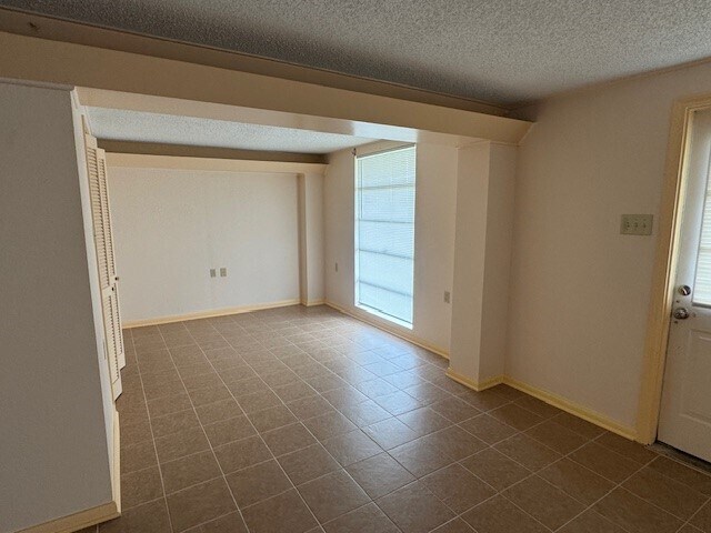 60 Tarpon St in Hitchcock, TX - Building Photo - Building Photo