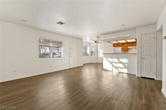2200 Benmore St in Las Vegas, NV - Building Photo - Building Photo