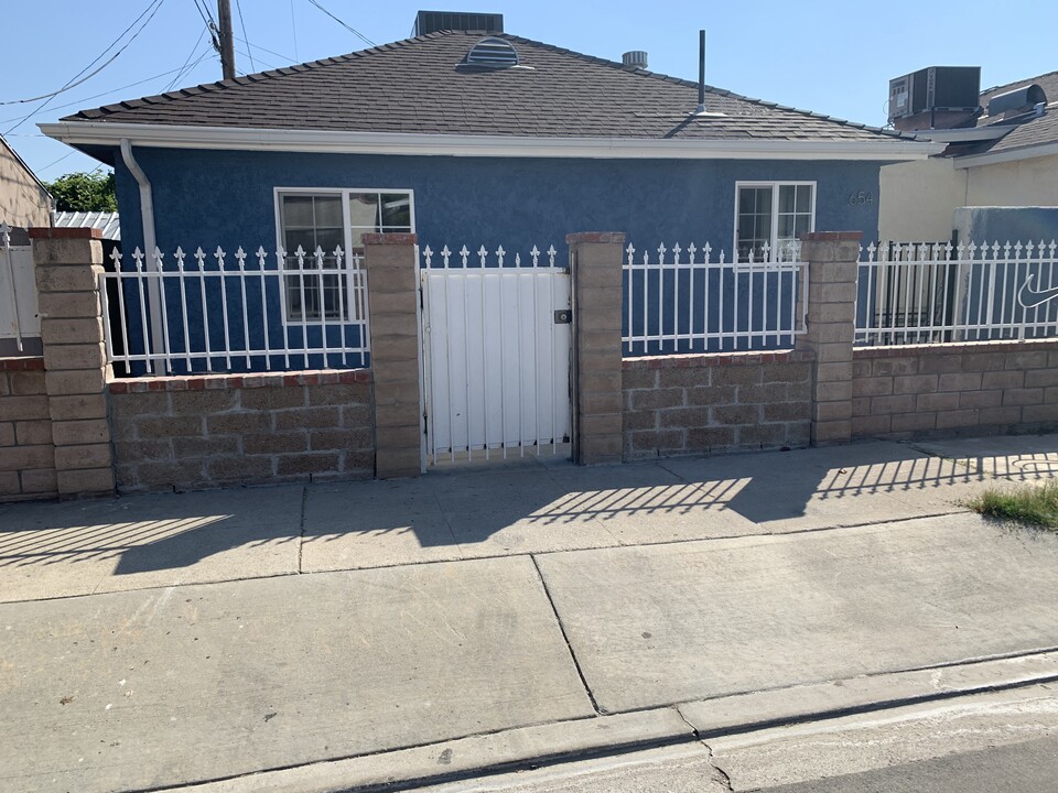 652 Harding Ave in San Fernando, CA - Building Photo