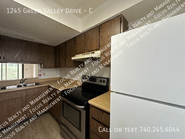 1245 Green Valley Dr in Heath, OH - Building Photo - Building Photo