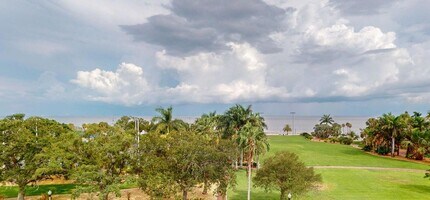 1120 N Shore Dr NE, Unit 501 in St. Petersburg, FL - Foto de edificio - Building Photo