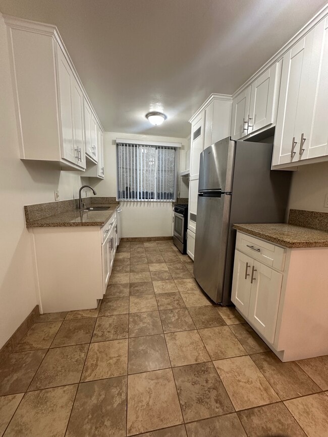 2320 W 24th St in Los Angeles, CA - Foto de edificio - Building Photo