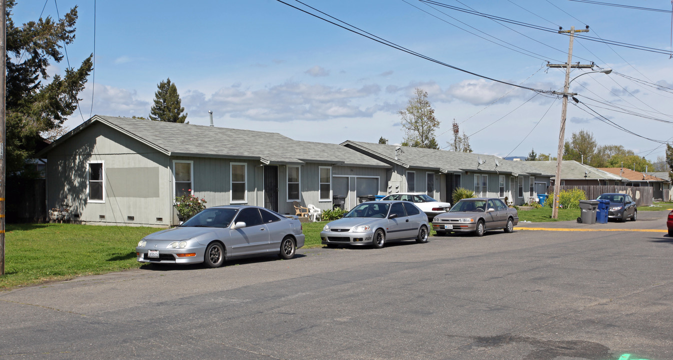 1648-1706 Dutton Ave in Santa Rosa, CA - Building Photo