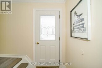 22 Jones Ct in Aurora, ON - Building Photo - Building Photo