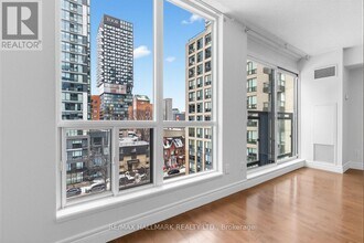 75 Dalhousie St in Toronto, ON - Building Photo - Building Photo