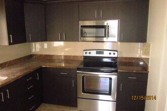 3701 SW 48th Ave in Hollywood, FL - Foto de edificio - Building Photo