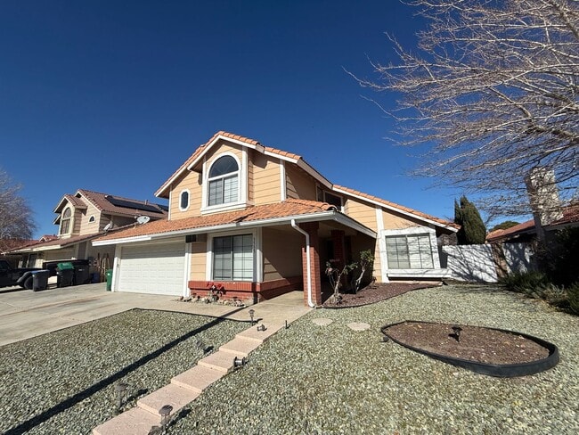 3535 Stillmeadow Ln in Lancaster, CA - Building Photo - Building Photo