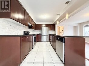 16 Saunter Ct in Brampton, ON - Building Photo - Building Photo