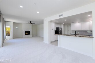 21320 N 56th St, Unit 2001 in Phoenix, AZ - Building Photo - Building Photo