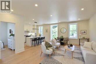 284 Wilson St E in Hamilton, ON - Building Photo - Building Photo