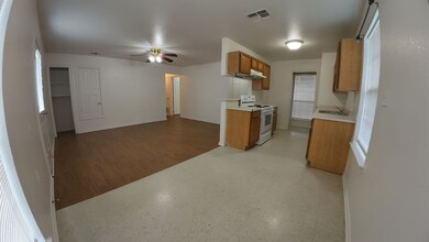 625 Woodard Ave in Cleburne, TX - Foto de edificio - Building Photo