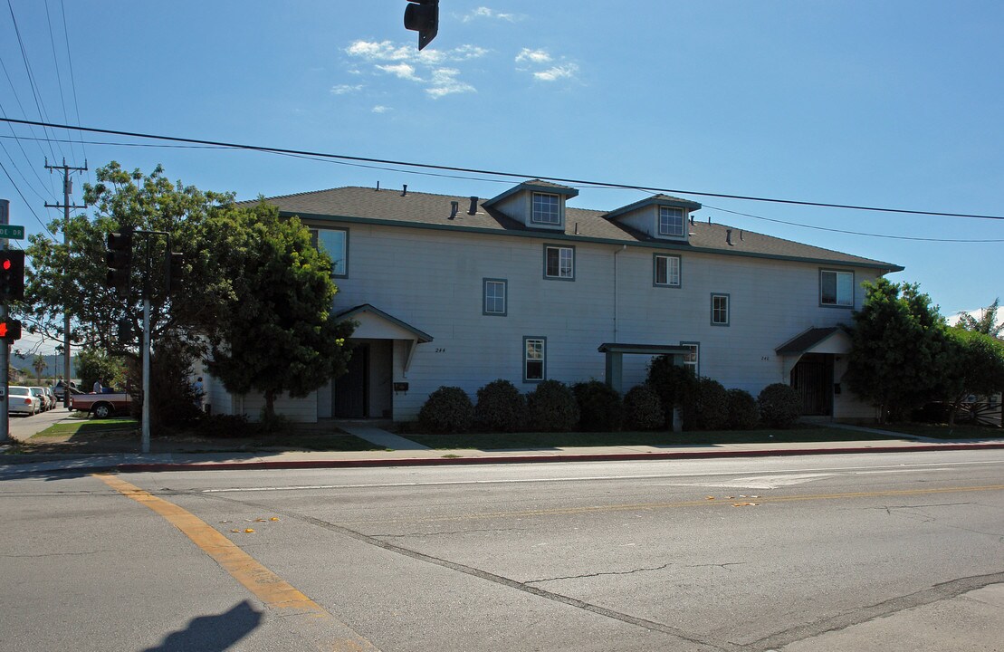 240-244 Riverside Dr in Watsonville, CA - Foto de edificio