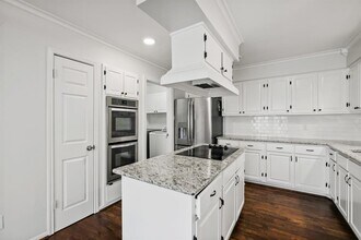 12848 Westleigh Dr in Houston, TX - Building Photo - Building Photo