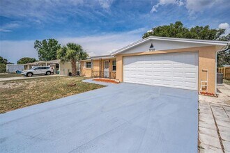 9100 Lunar Ln in Port Richey, FL - Building Photo - Building Photo