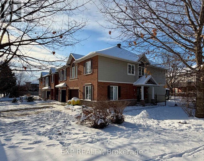 101 Macassa Cir in Ottawa, ON - Building Photo - Building Photo