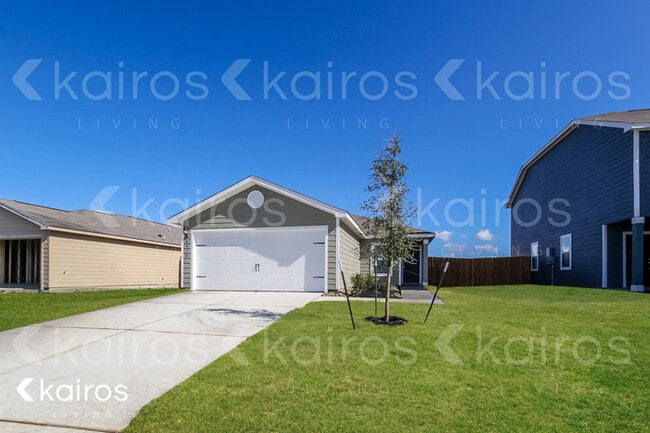8418 Longshore Slope Rd in Mont Belvieu, TX - Building Photo - Building Photo
