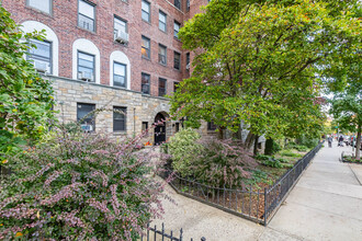 77-16 Austin St in Forest Hills, NY - Building Photo - Building Photo