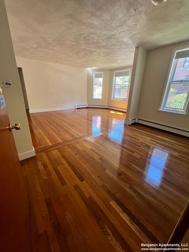 322 Tappan St, Unit 1b in Brookline, MA - Building Photo - Building Photo