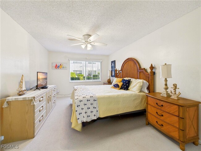 232 Palm Dr