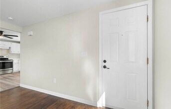 22 Strasbourg Dr, Unit Lower in Cheektowaga, NY - Building Photo - Building Photo