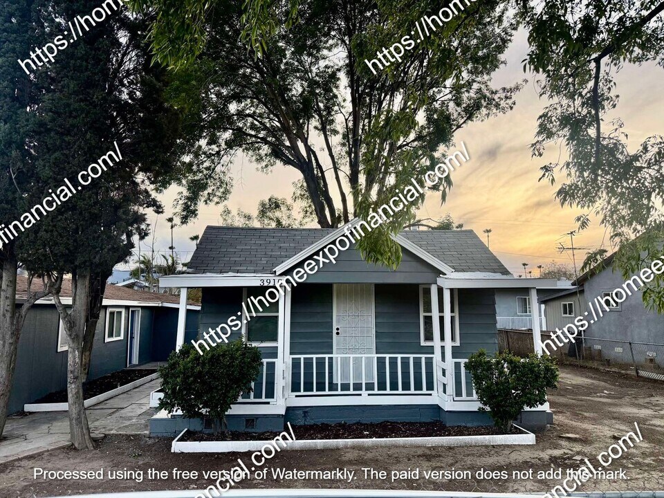 3910 Moody St in Corona, CA - Building Photo