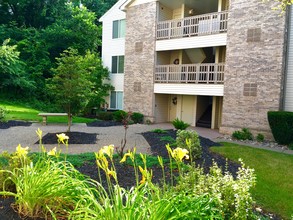 Lakemont Gardens in Bridgeville, PA - Building Photo - Building Photo