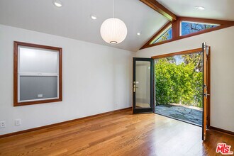 445 Westmount Dr in West Hollywood, CA - Building Photo - Building Photo