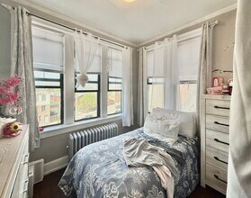 2057 W Touhy Ave in Chicago, IL - Building Photo - Building Photo