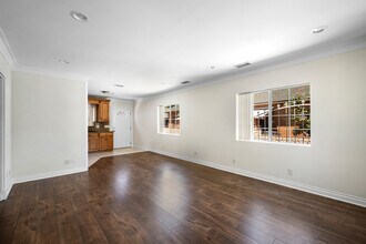 720 W California Ave in Glendale, CA - Building Photo - Building Photo