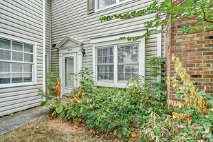 8518 Castle Pine Ct in Charlotte, NC - Building Photo