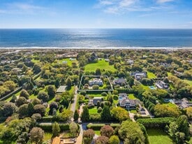 8 Heller Ln in East Hampton, NY - Building Photo