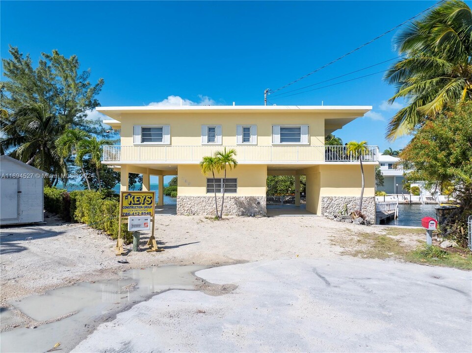 190 Venetian Dr in Islamorada, FL - Foto de edificio