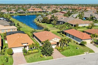 4610 Royal Dornoch Cir in Bradenton, FL - Building Photo - Building Photo