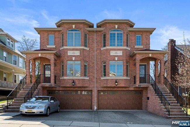 property at 80B Liberty Pl