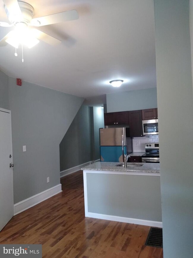 2829 W Oxford St, Unit 1 in Philadelphia, PA - Building Photo - Building Photo