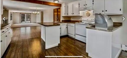 31 R Burley St in Wenham, MA - Building Photo - Building Photo