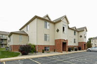 Lakeland Villa Apartments in Warsaw, IN - Foto de edificio - Building Photo