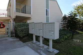 Carlsbad Pines Apartments in Carlsbad, CA - Building Photo - Building Photo