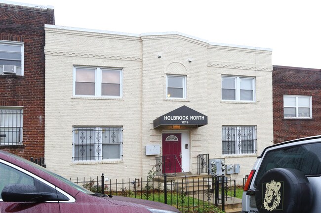 1219 Holbrook Ter NE in Washington, DC - Foto de edificio - Building Photo