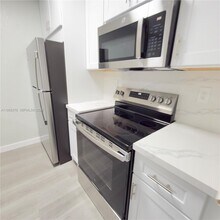 18206 Mediterranean Blvd in Hialeah, FL - Building Photo - Building Photo