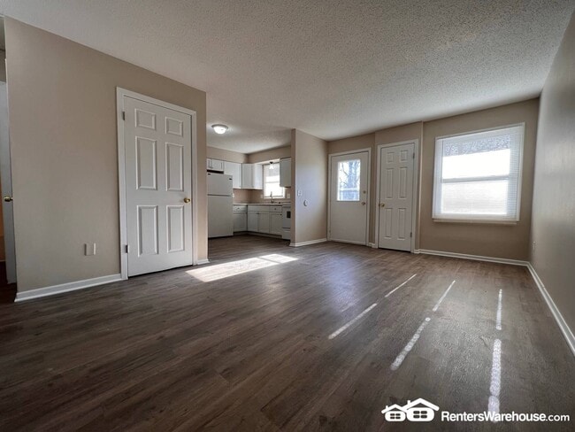 824 Hartford Ave in Des Moines, IA - Building Photo - Building Photo