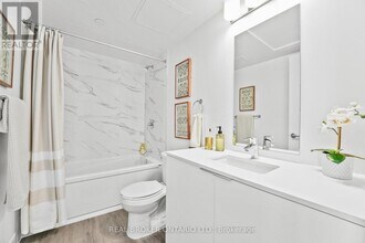 100 Manett Crescent in Brampton, ON - Building Photo - Building Photo