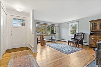 4 Woodvale Rd Ext in Branford, CT - Building Photo - Building Photo