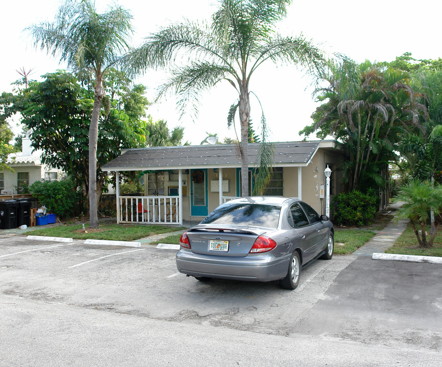 1112 NE 17th Ter in Fort Lauderdale, FL - Building Photo