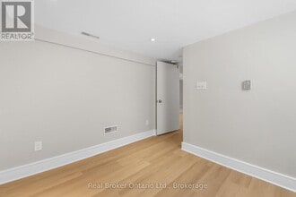 223 Bond St N in Hamilton, ON - Building Photo - Building Photo