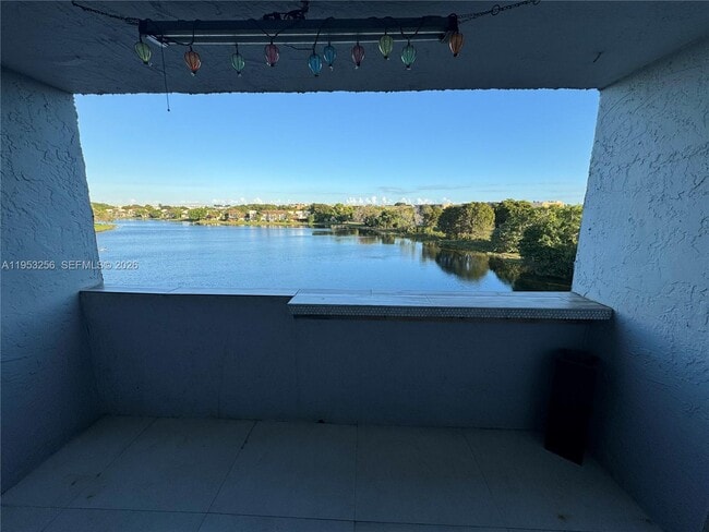 9351 Fontainebleau Blvd in Miami, FL - Building Photo - Building Photo