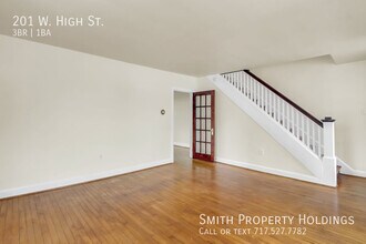 201 W High St in New Oxford, PA - Building Photo - Building Photo