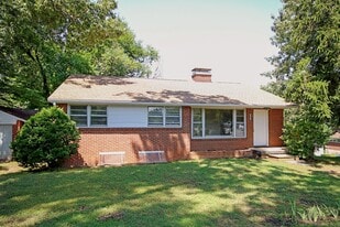 1401 Forest Ridge Rd in Charlottesville, VA - Building Photo